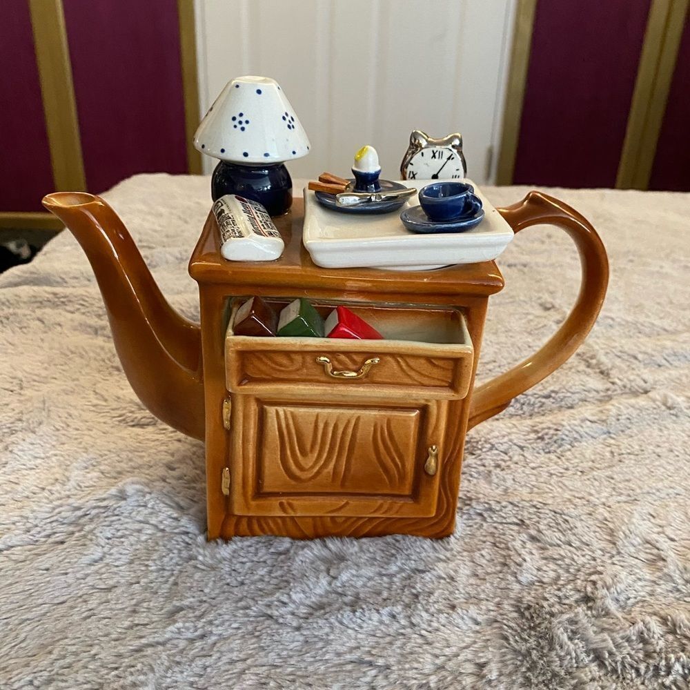 South West Ceramics Ltd. collectible teapot, 1988